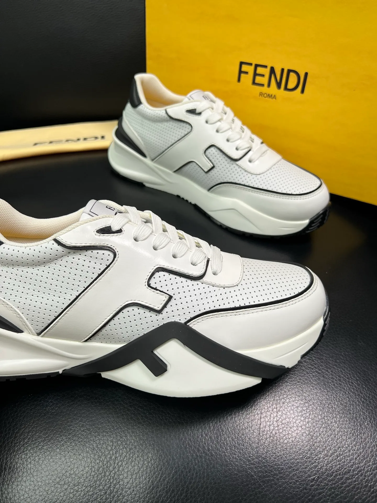 Men's shoes 💰840 FENDI top purchasing Fendi counters are equipped with the original factory, original fabrics imported from Italy, breathable and comfortable cowhide lining, soles: original soles specially provided by the original factory are super comfortable, original factory orders 🔍high quality, you can enter and exit the counter at will, welcome to compare, code number 39-44 (customized 38-45) 85856
